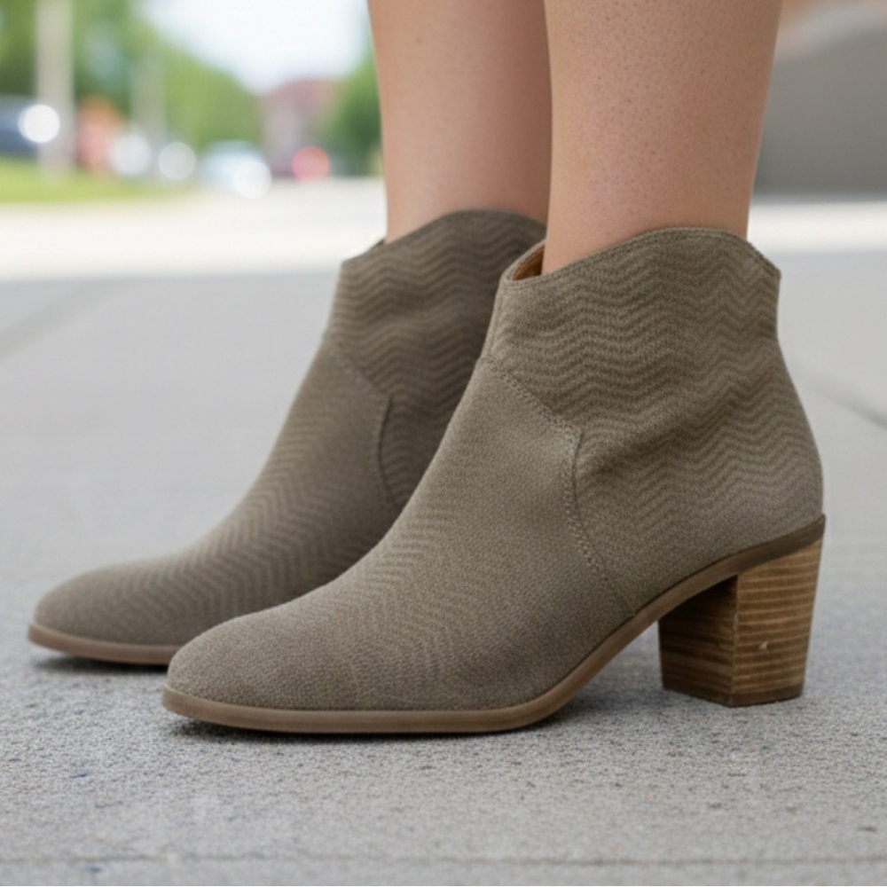 LUCKY Brand Women Ankle Boots suede Size 10 Taupe Tan cowboy western boho